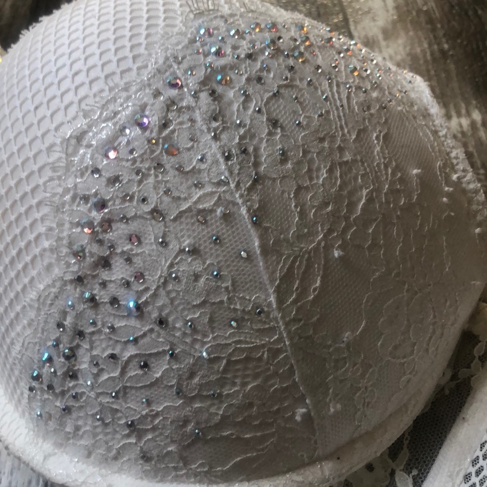 Victoria secrets 38-DD Plunge/sparkles Excellent